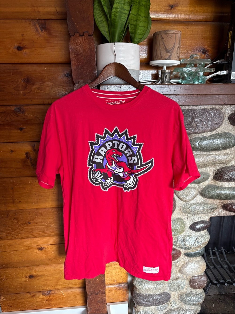Mitchell & Ness Toronto Raptors Dino Logo Throwback T-Shirt Red XL